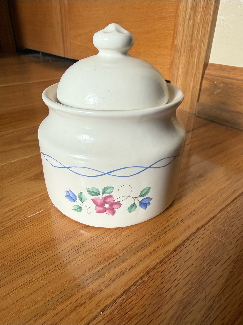 Pfaltzgraff Bonnie Brae sugar bowl